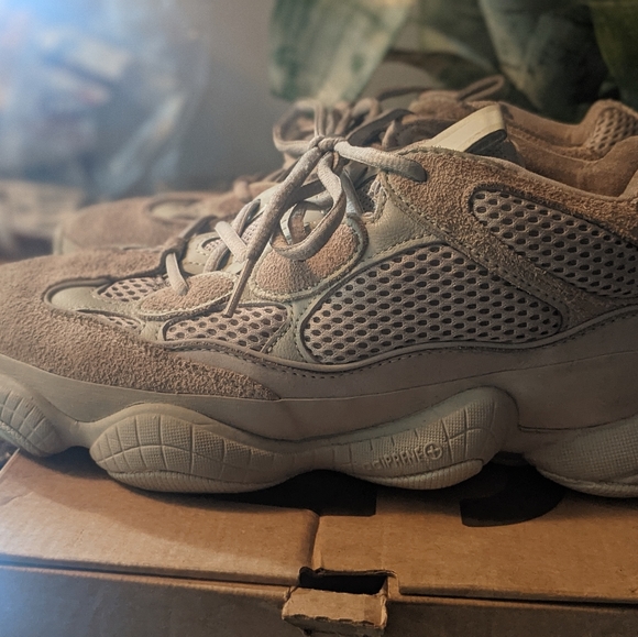 Adidas Yeezy 500 - Picture 2 of 7